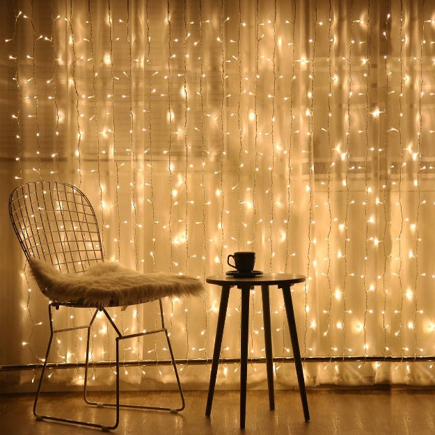 Plug-in curtain LED lights with extendable design for connecting multiple sets